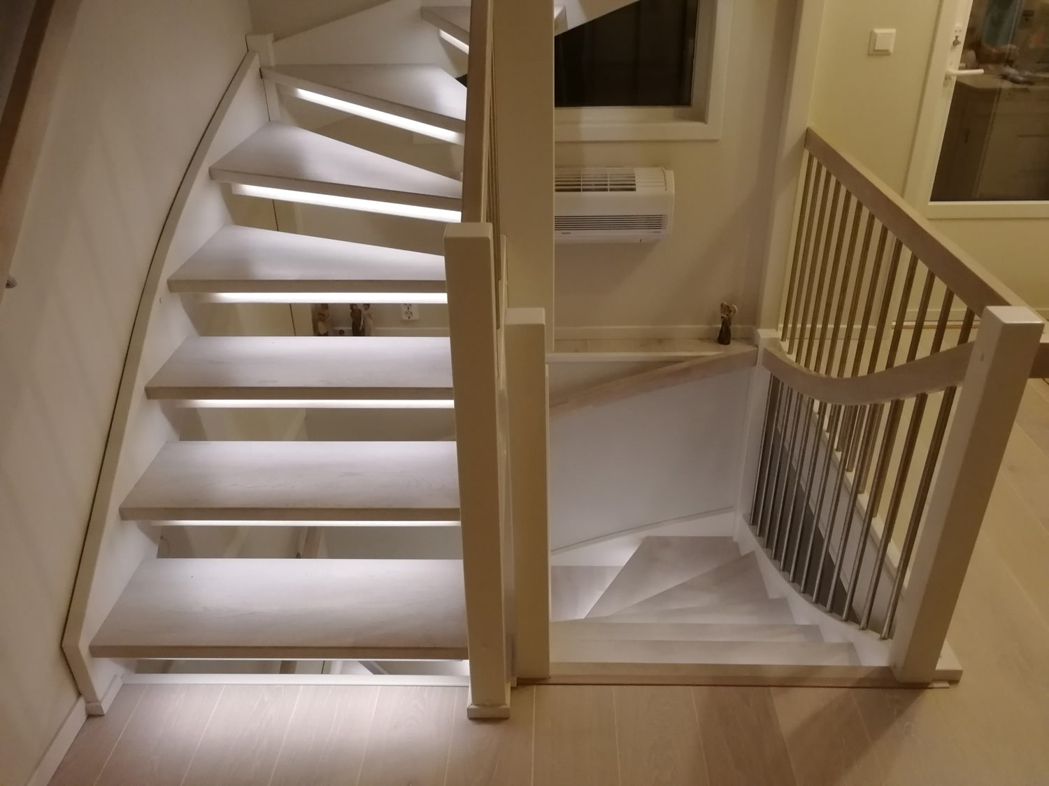 LED-lys i trapp 2