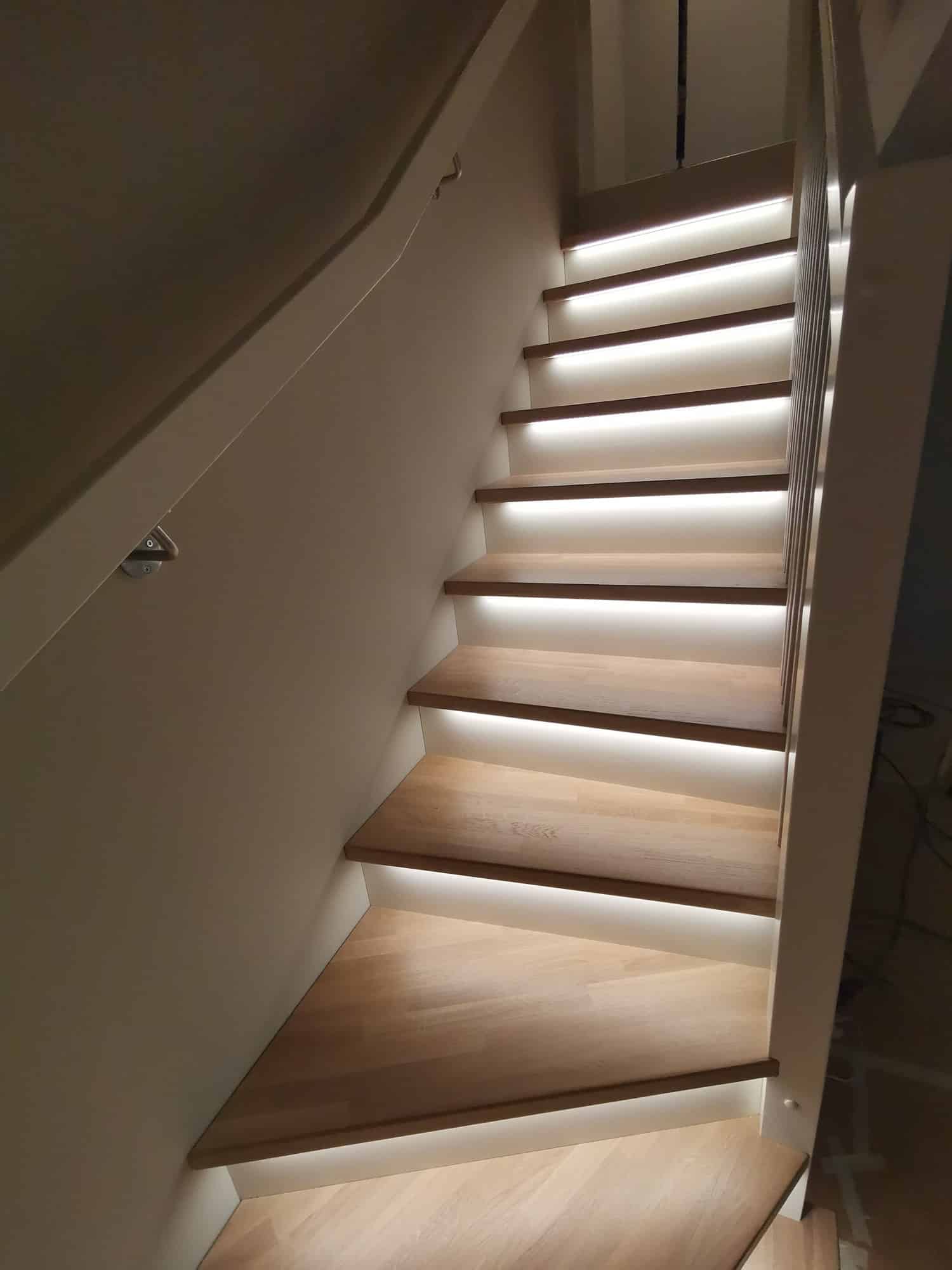 LED-lys i trapp 3